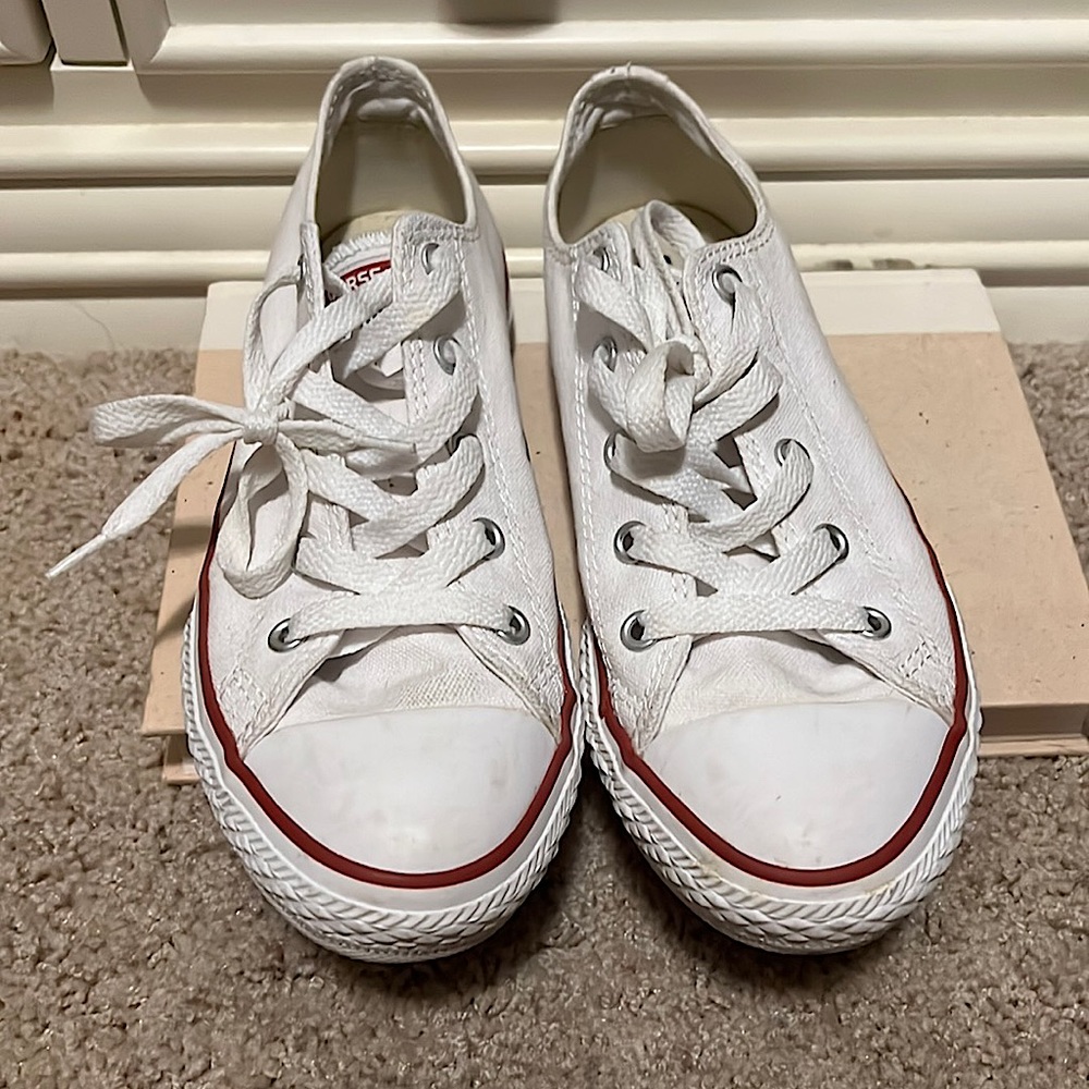 Kids white converse size 3